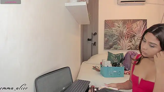 emma alice  online show from September 18, 2025, 12:18 pm