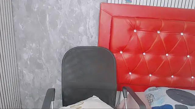 sophia  sweet1 online show from April 23, 2026, 1:40 am