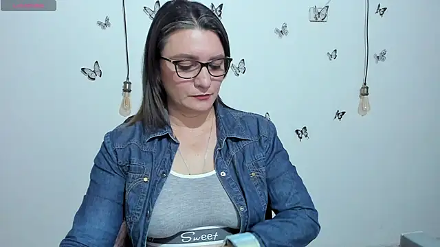 Amie Adams82  online show from November 11, 2025, 3:23 pm