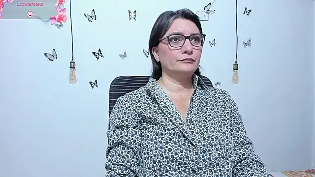 Amie Adams82  online show from April 28, 2026, 1:16 pm