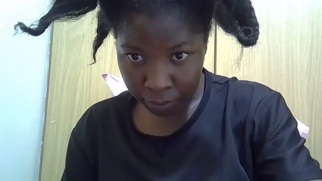 Snapshot of pretty_brina chatting on December 5, 2025, 8:45 am pretty brina online show from December 5, 2025, 8:45 am