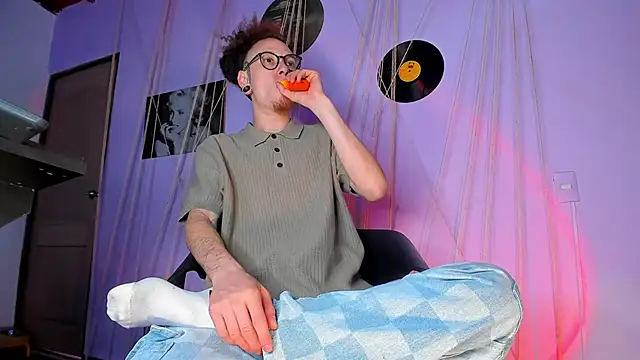 MrShaggy online show from February 10, 2025, 9:15 pm