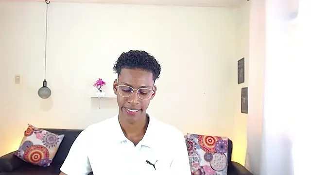 maiki18  online show from February 12, 2025, 7:56 pm