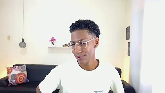 maiki18  online show from February 15, 2025, 2:22 pm