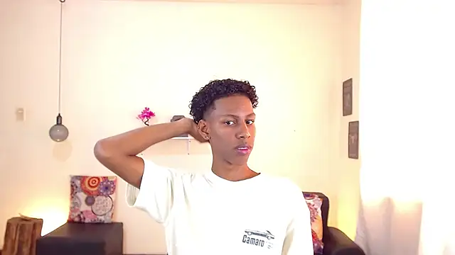 maiki18  online show from March 18, 2025, 1:42 pm