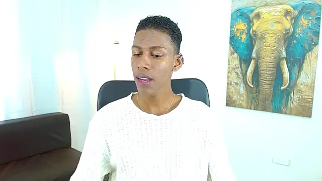 maiki18  online show from November 28, 2025, 8:55 pm