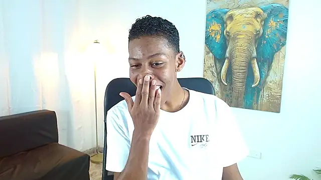 maiki18  online show from December 2, 2025, 8:37 pm