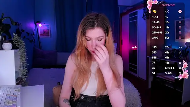 tenderdreams online show from March 14, 2025, 2:52 pm