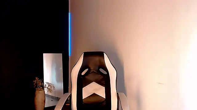 AdharaaMoon online show from February 1, 2025, 11:06 pm