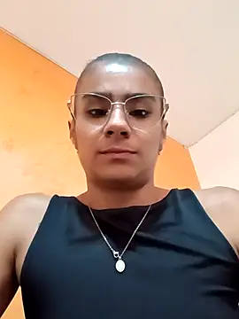 Leslly  online show from April 11, 2026, 4:44 pm