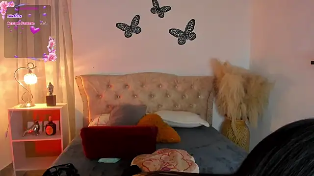 Snapshot of Sarahballiston_ chatting on September 9, 2025, 12:10 am Sarahballiston online show from September 9, 2025, 12:10 am