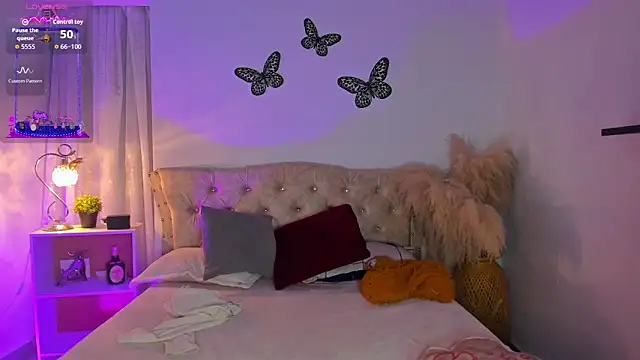 Snapshot of Sarahballiston_ chatting on November 25, 2025, 1:05 am Sarahballiston online show from November 25, 2025, 1:05 am