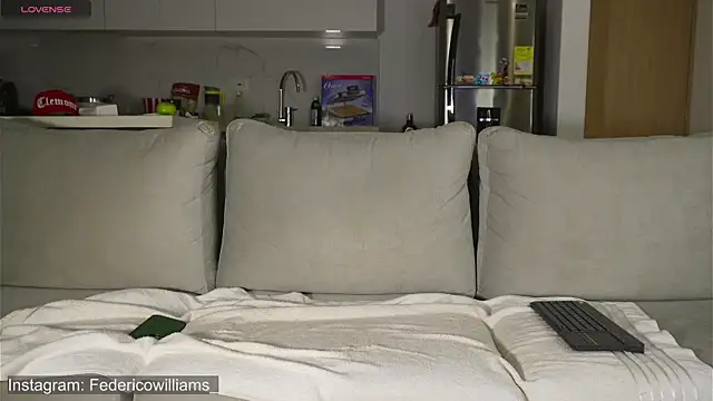 Derek w online show from October 1, 2025, 2:50 am