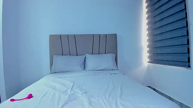 Natasha-28 online show from November 2, 2025, 9:17 pm