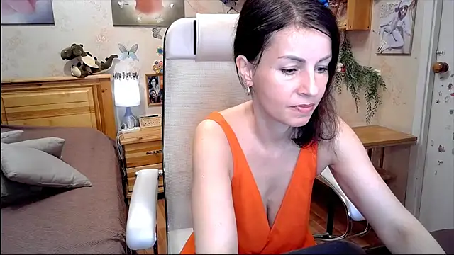 Snapshot of Kendra_Mom chatting on May 18, 2026, 10:10 am Kendra Mom online show from May 18, 2026, 10:10 am
