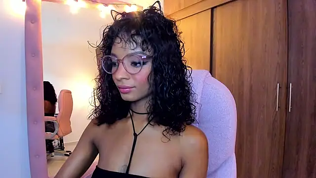 Snapshot of alikahouston4 chatting on February 8, 2026, 8:34 pm alikahouston4 online show from February 8, 2026, 8:34 pm