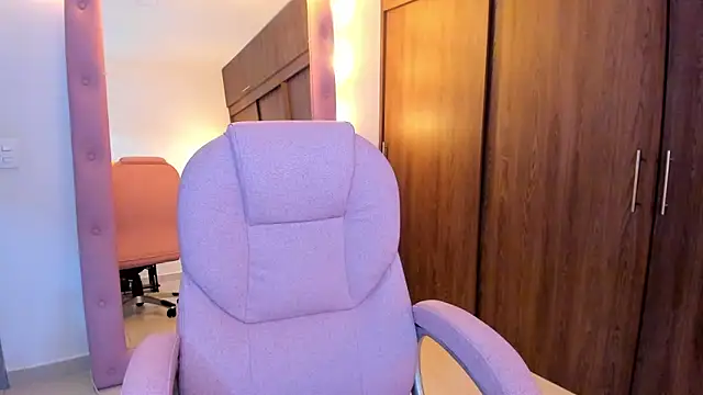 Snapshot of alikahouston4 chatting on February 26, 2026, 1:37 am alikahouston4 online show from February 26, 2026, 1:37 am