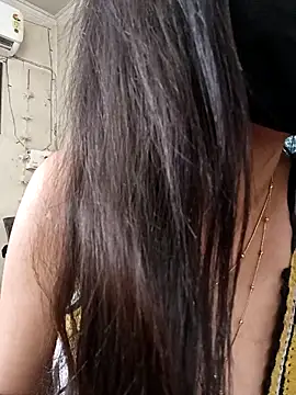 Snapshot of Parinaaz18 chatting on March 5, 2025, 8:21 am Parinaaz18 online show from March 5, 2025, 8:21 am