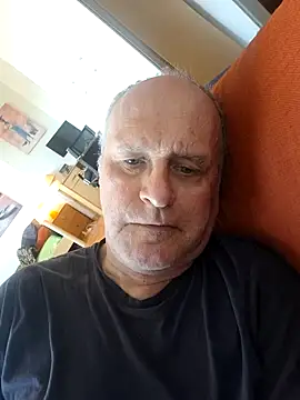 Milkasahne64 online show from April 24, 2026, 9:12 am