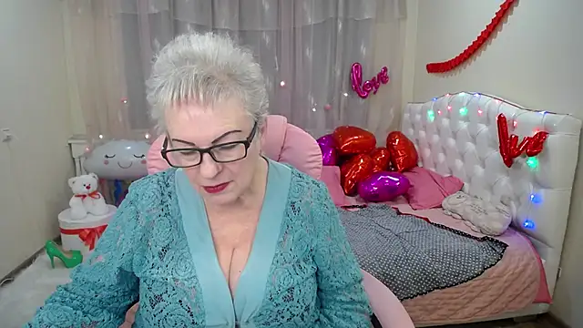 KayleSmoll online show from February 8, 2025, 4:36 am