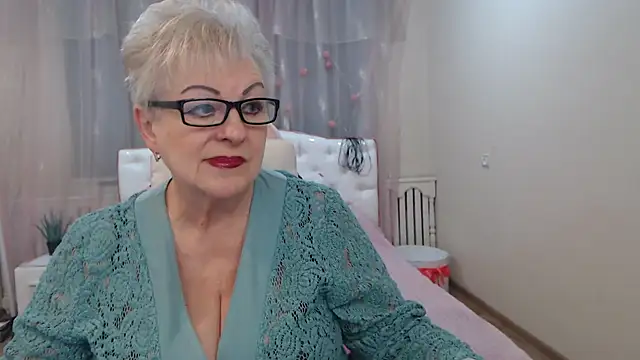 KayleSmoll online show from November 19, 2025, 7:25 pm