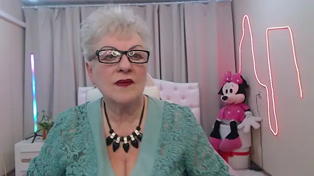 Snapshot of KayleSmoll chatting on May 15, 2026, 6:37 pm KayleSmoll online show from May 15, 2026, 6:37 pm