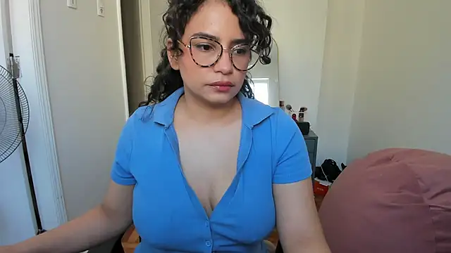 cinnamon rosa online show from February 6, 2025, 9:49 pm