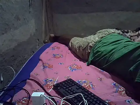 QUEEN-LIZ online show from June 30, 2026, 6:42 pm