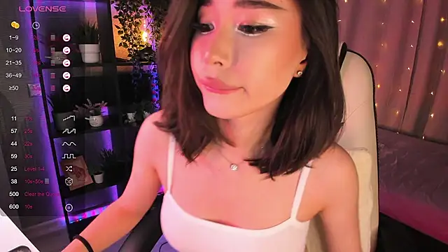 sensualily online show from November 21, 2025, 3:33 pm