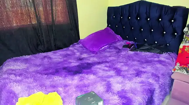 scarlet tommy online show from March 13, 2025, 10:10 pm