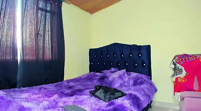 scarlet tommy online show from March 15, 2025, 9:05 pm