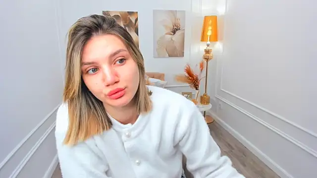 SelenaeMoore online show from April 11, 2026, 3:44 am