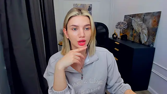 SelenaeMoore online show from April 21, 2026, 3:46 am