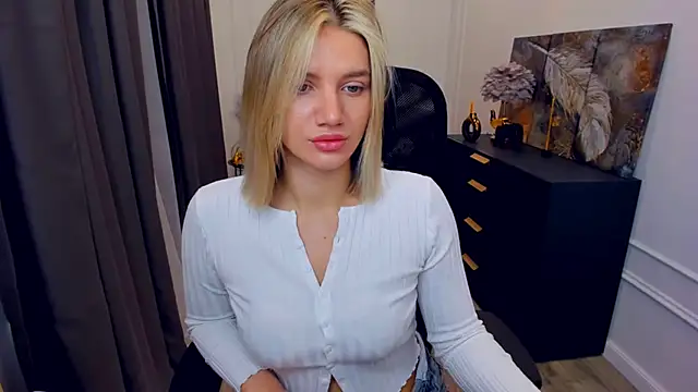 SelenaeMoore online show from April 22, 2026, 3:53 am