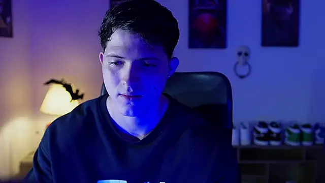 Hazzan Velez online show from November 4, 2025, 12:32 am