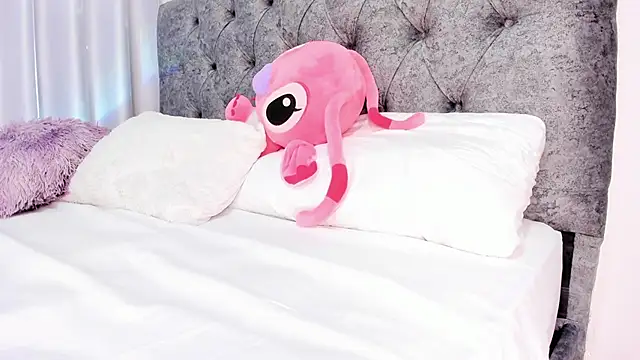 abbyfoxx  online show from February 12, 2025, 3:16 pm