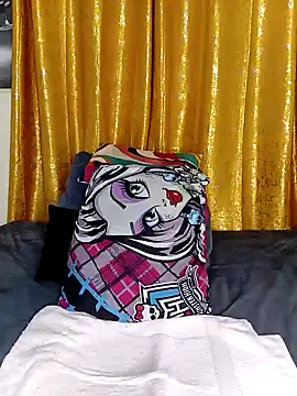 Cherriikenzie online show from February 3, 2025, 6:39 pm