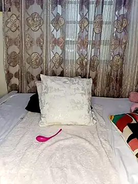 Cherriikenzie online show from February 19, 2025, 12:00 pm