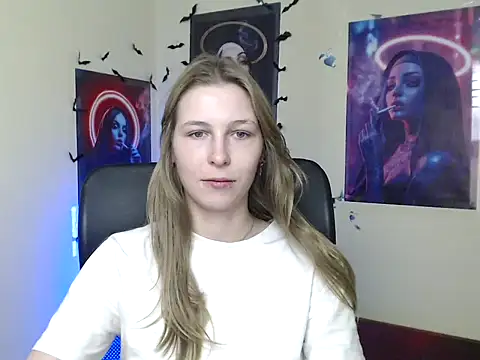 Snapshot of StrangerGi chatting on June 5, 2026, 6:52 am StrangerGi online show from June 5, 2026, 6:52 am