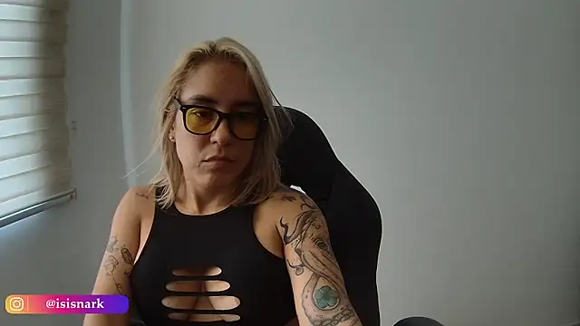 Isis69  online show from October 31, 2025, 9:16 pm