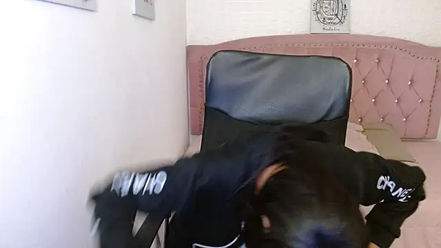 shaneelle online show from February 22, 2025, 6:06 am