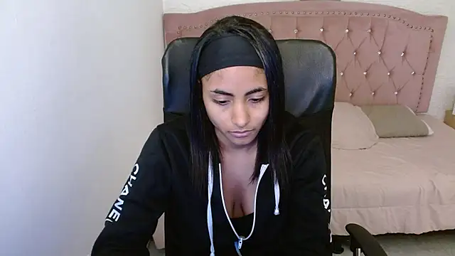 shaneelle online show from March 5, 2025, 6:23 am