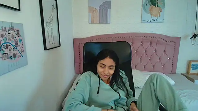 shaneelle online show from December 21, 2025, 3:02 am