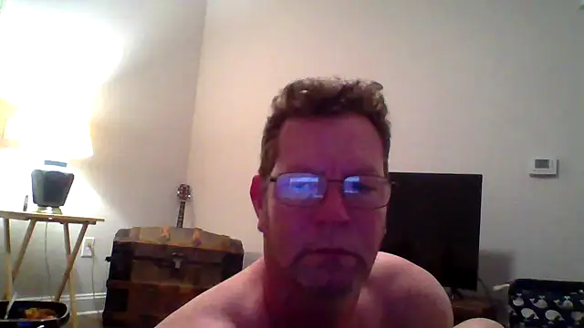 Goldenbear3111 online show from April 14, 2026, 3:56 am