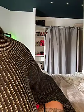 lynagreen01 online show from February 20, 2025, 12:04 pm