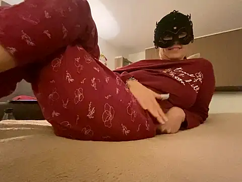 Marilou1983 online show from March 13, 2025, 9:37 pm