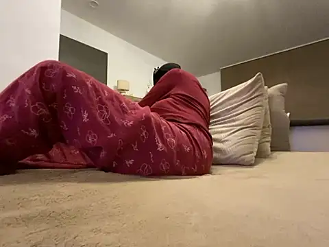 Marilou1983 online show from September 12, 2025, 8:42 pm