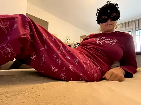 Marilou1983 online show from October 2, 2025, 7:37 am