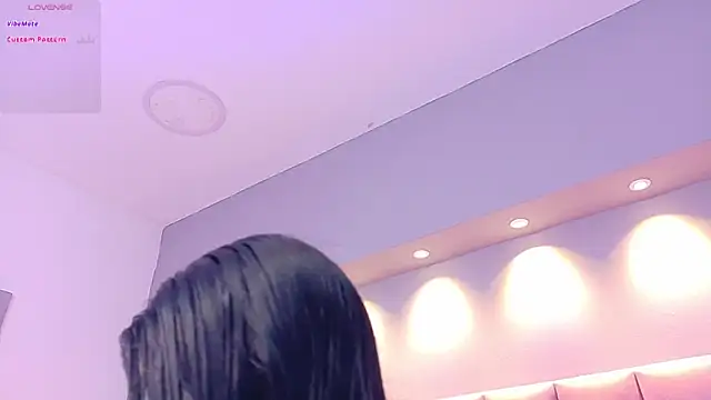 KeilyRoss online show from October 28, 2025, 8:11 pm