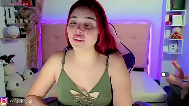 Snapshot of Kylie_brokee chatting on May 25, 2026, 9:10 pm Kylie brokee online show from May 25, 2026, 9:10 pm